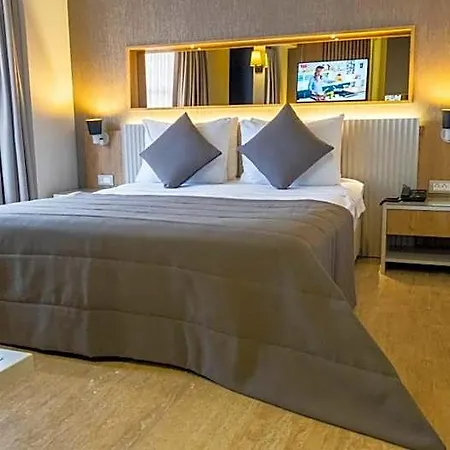 Ariel Alacati 3*